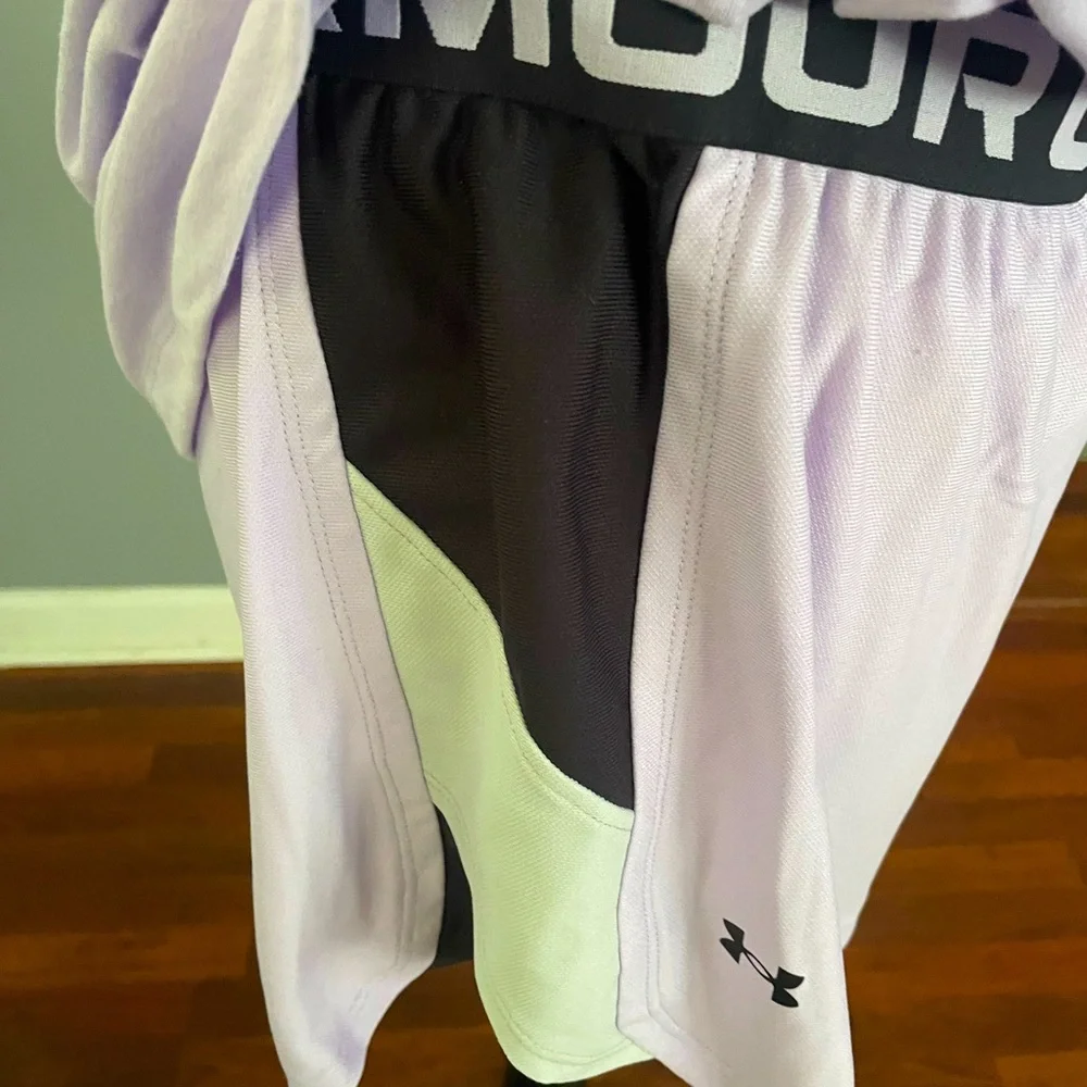 NWT Under Amor sports outfit T shirt/Shorts lavender Size Large - Picture 3 of 9